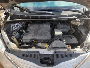Toyota Sienna 2012 Silver