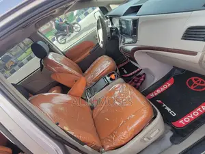 Toyota Sienna 2012 Silver