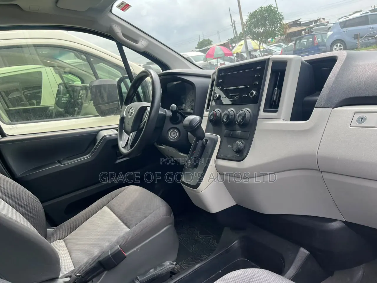 Toyota HiAce 2021 White