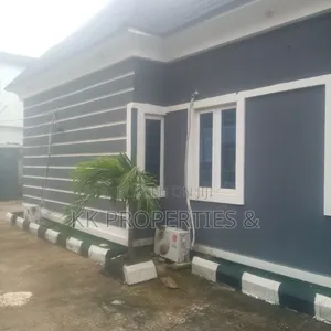4bdrm Bungalow in Oshimili South for rent