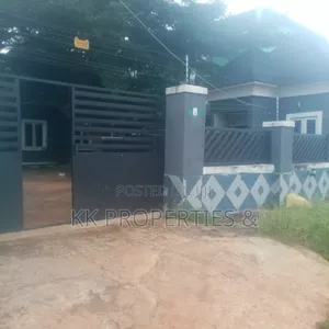 4bdrm Bungalow in Oshimili South for rent