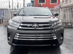 Toyota Highlander XLE 4x4 V6 (3.5L 6cyl 8A) 2018