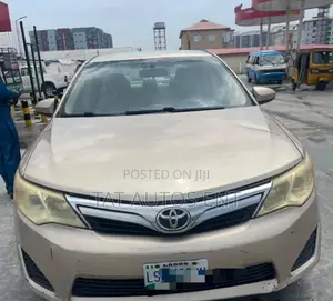 Toyota Camry LE 4dr Sedan (2.5L 4cyl 6A) 2013 Gold