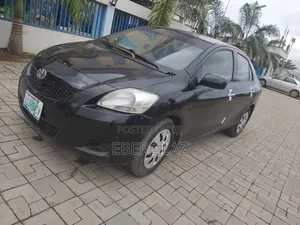 Toyota Yaris 2010 Black