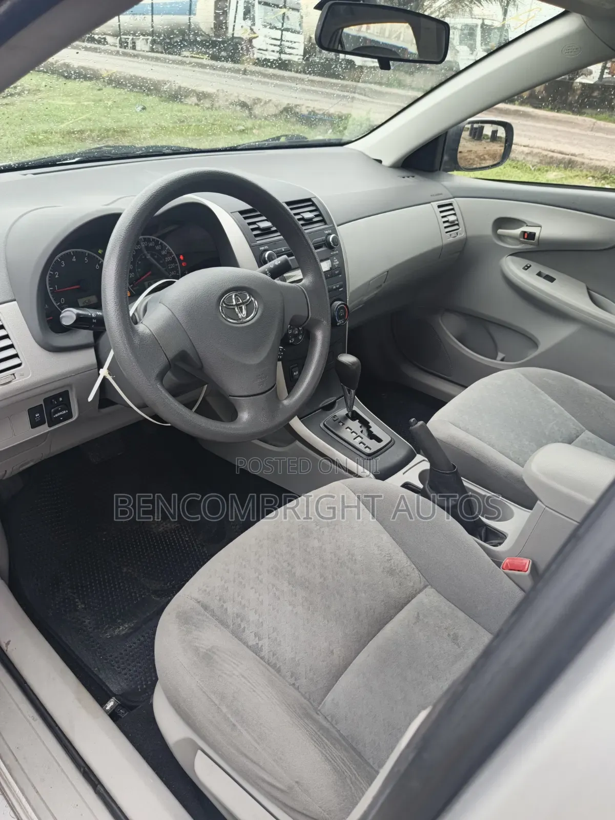 Toyota Corolla 2010 Silver