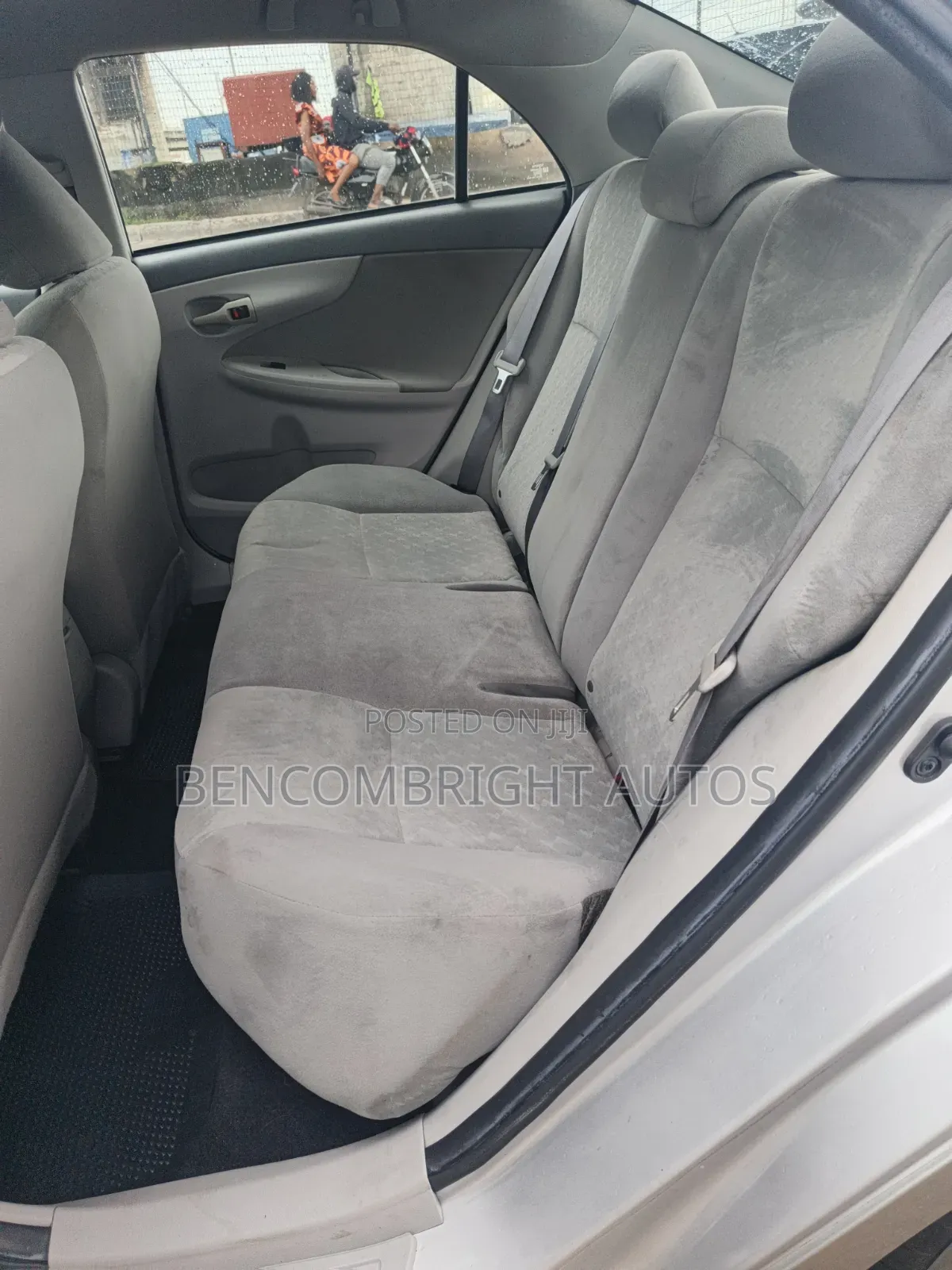 Toyota Corolla 2010 Silver