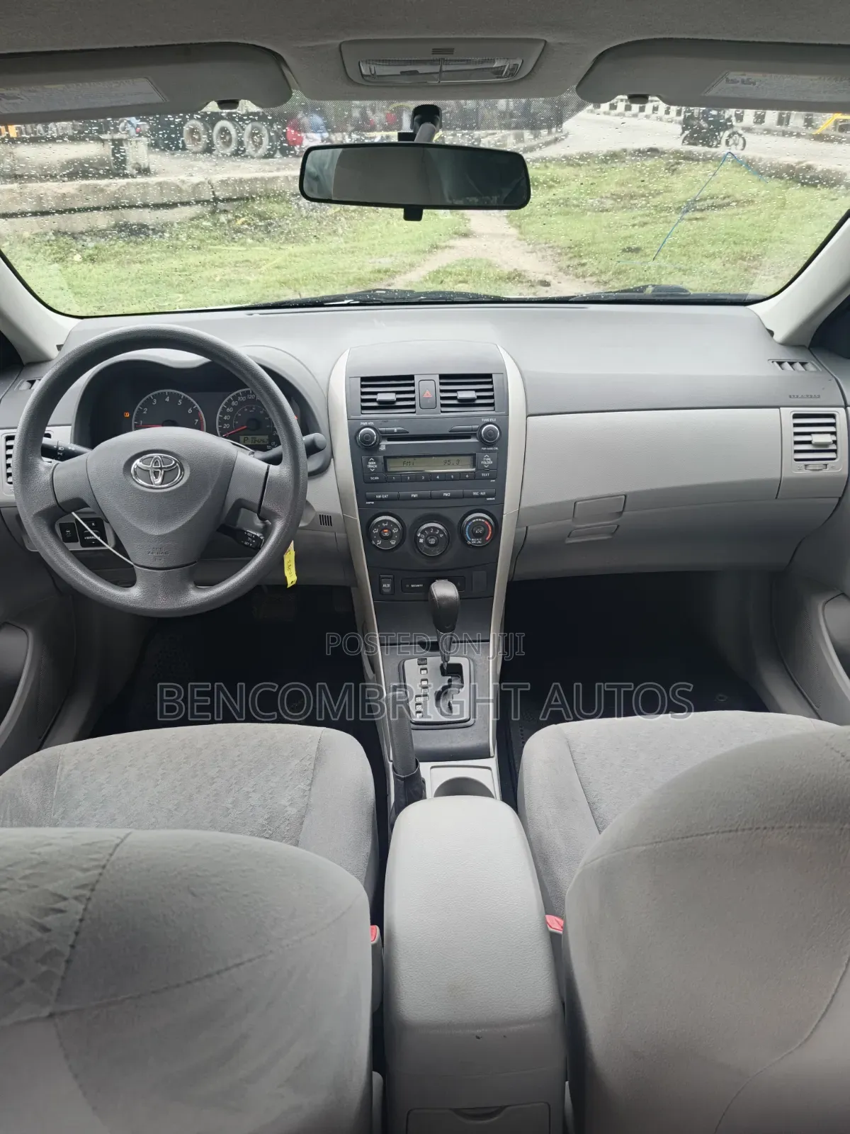Toyota Corolla 2010 Silver
