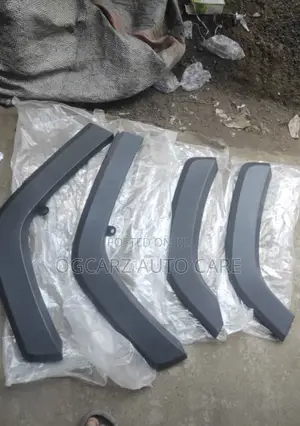 Complete Back Fender Chrome RAV4 2020 / 2021 / 2023 / 2024 / 2025 Ava