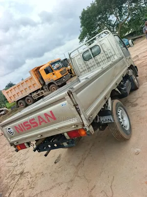 Nissan Mini Truck
