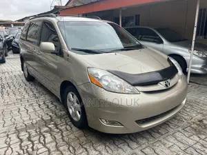 Toyota Sienna 2008 Gold