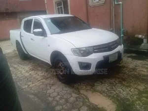 Mitsubishi L200 2013 White