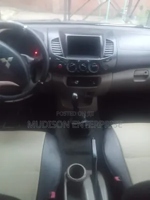 Mitsubishi L200 2013 White