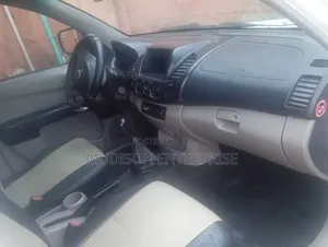 Mitsubishi L200 2013 White