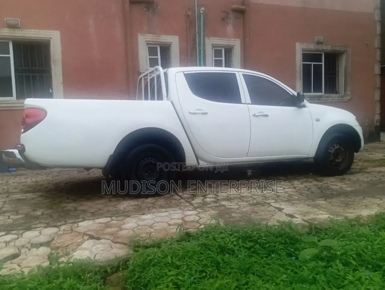 Mitsubishi L200 2013 White