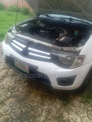 Mitsubishi L200 2013 White