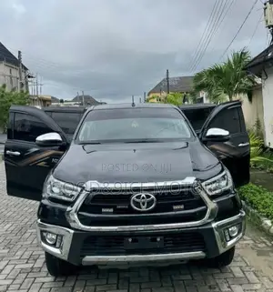 Toyota Hilux 2024 Black