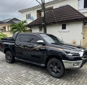 Toyota Hilux 2024 Black
