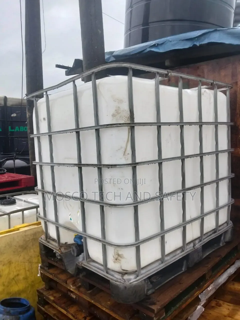 1000-Liter Intermediate Bulk Container (IBC) Tank