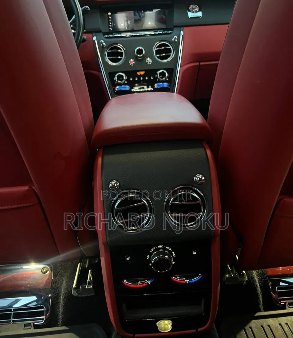 Rolls-Royce Cullinan Base 2021 White