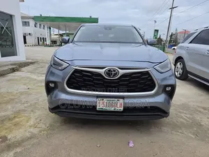 Toyota Highlander 2023 Blue