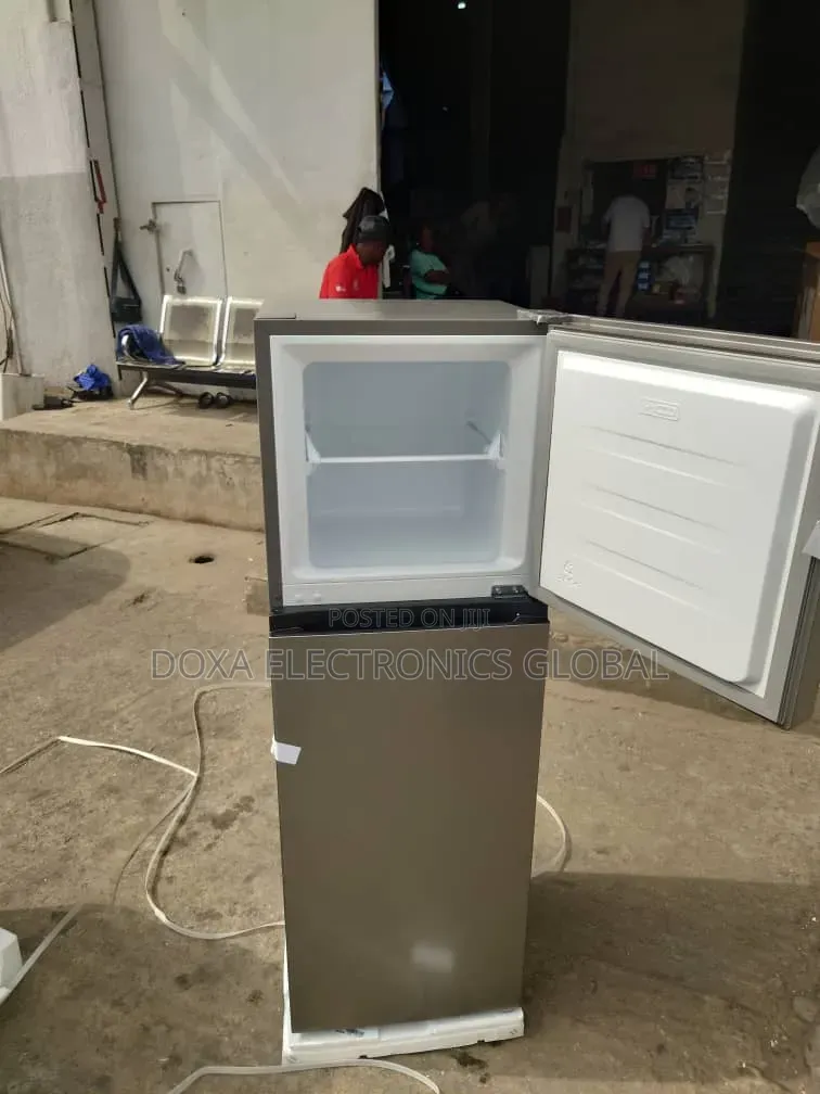 Hisense Top Freezer 250l