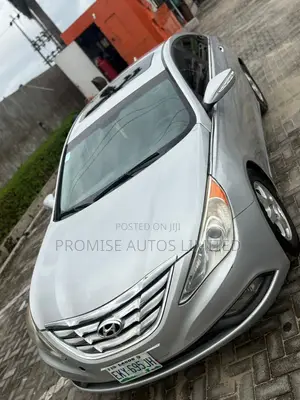 Hyundai Sonata GLS Sedan FWD (2.4L 4cyl 6A) 2012 Silver