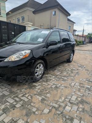 Toyota Sienna LE 2009 Black