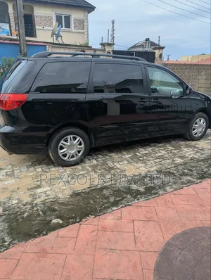 Toyota Sienna LE 2009 Black