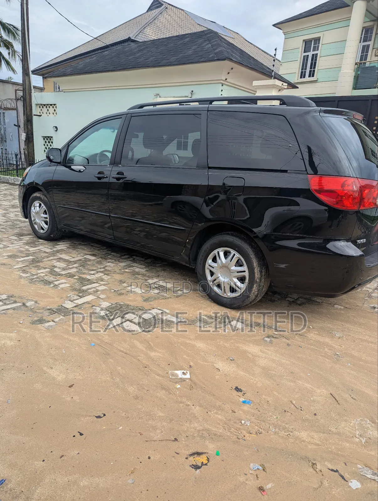 Toyota Sienna LE 2009 Black