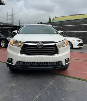 Toyota Highlander XLE 4dr SUV AWD (3.5L 6cyl 6A) 2015 White