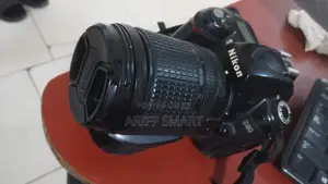 Nikon D90 With Lens 18 - 140