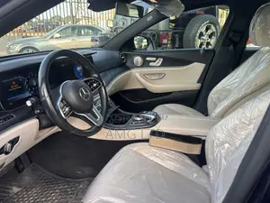 Mercedes-Benz E300 2019 Blue