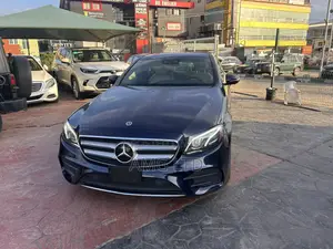 Mercedes-Benz E300 2019 Blue