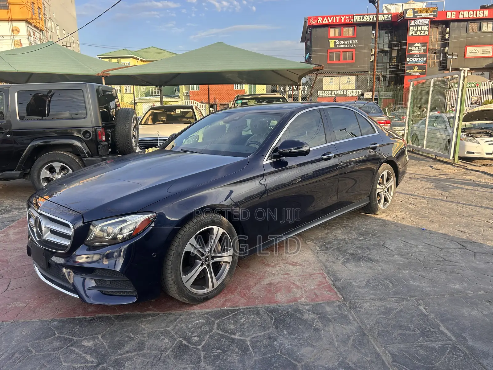 Mercedes-Benz E300 2019 Blue