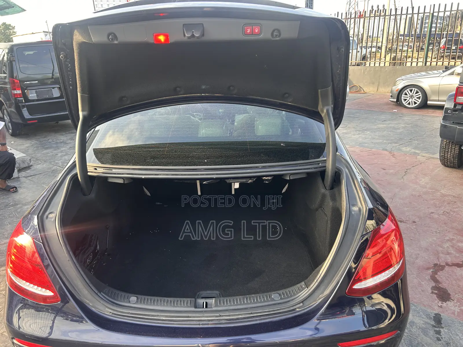 Mercedes-Benz E300 2019 Blue