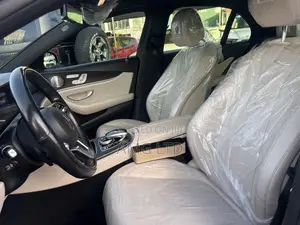 Mercedes-Benz E300 2019 Blue