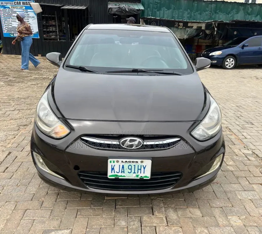 Hyundai Accent 2016 Brown