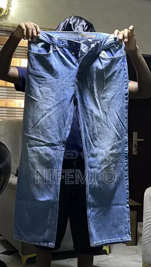 Vintage Light Wash Straight-Leg Denim Jeans