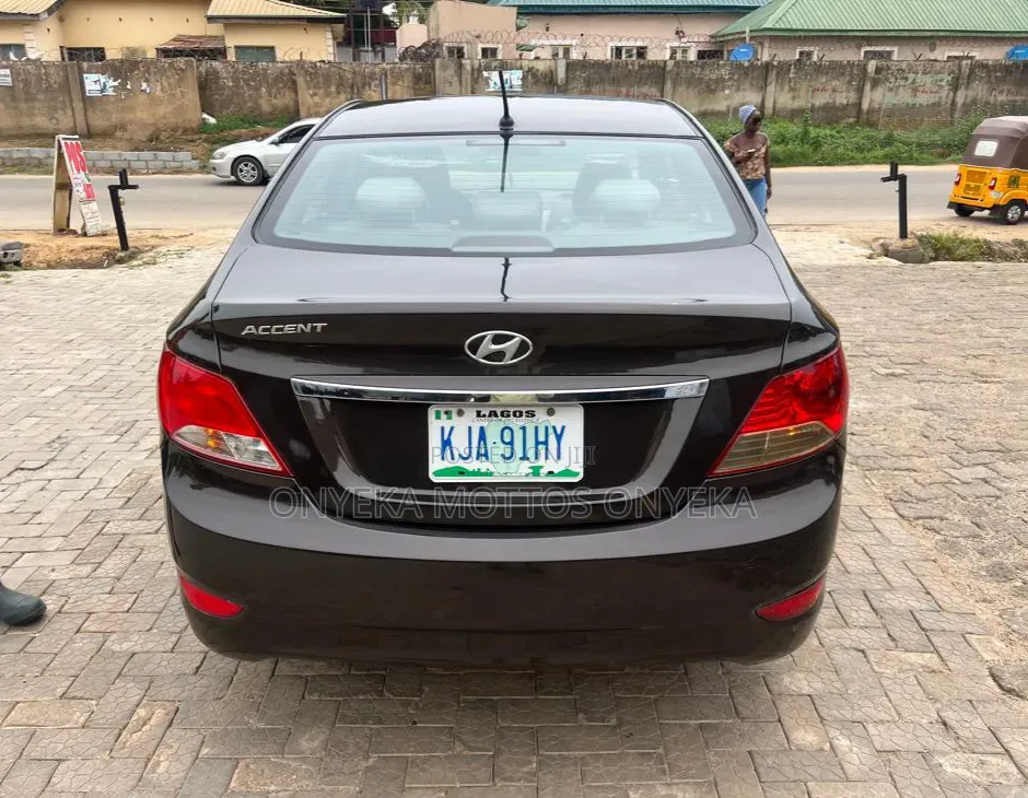 Hyundai Accent 2016 Brown