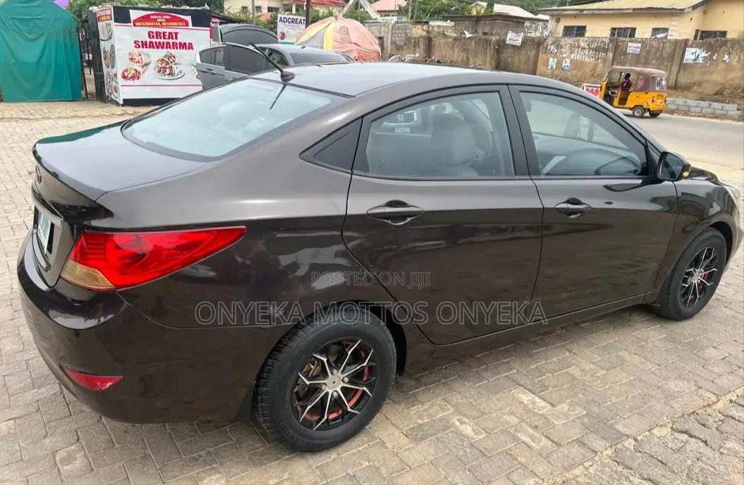 Hyundai Accent 2016 Brown