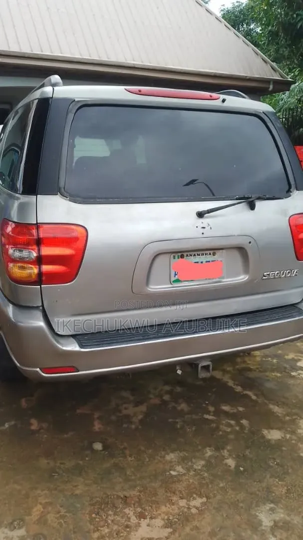 Toyota Sequoia 2003 Silver