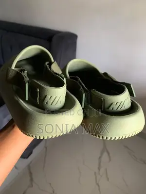 Nike Calm Covertoes