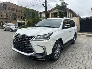 Lexus LX 570 AWD 2017 White