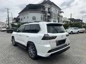 Lexus LX 570 AWD 2017 White