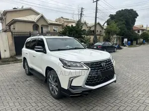 Lexus LX 570 AWD 2017 White