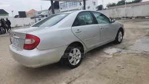 Toyota Camry LE V6 4dr Sedan (3.0L 6cyl 5A) 2004 Gray