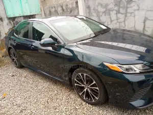 Toyota Camry 2018 Blue