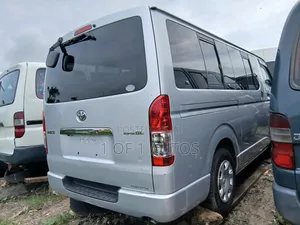 Toyota HiAce 2015 Silver