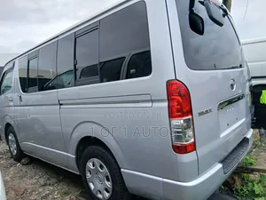 Toyota HiAce 2015 Silver
