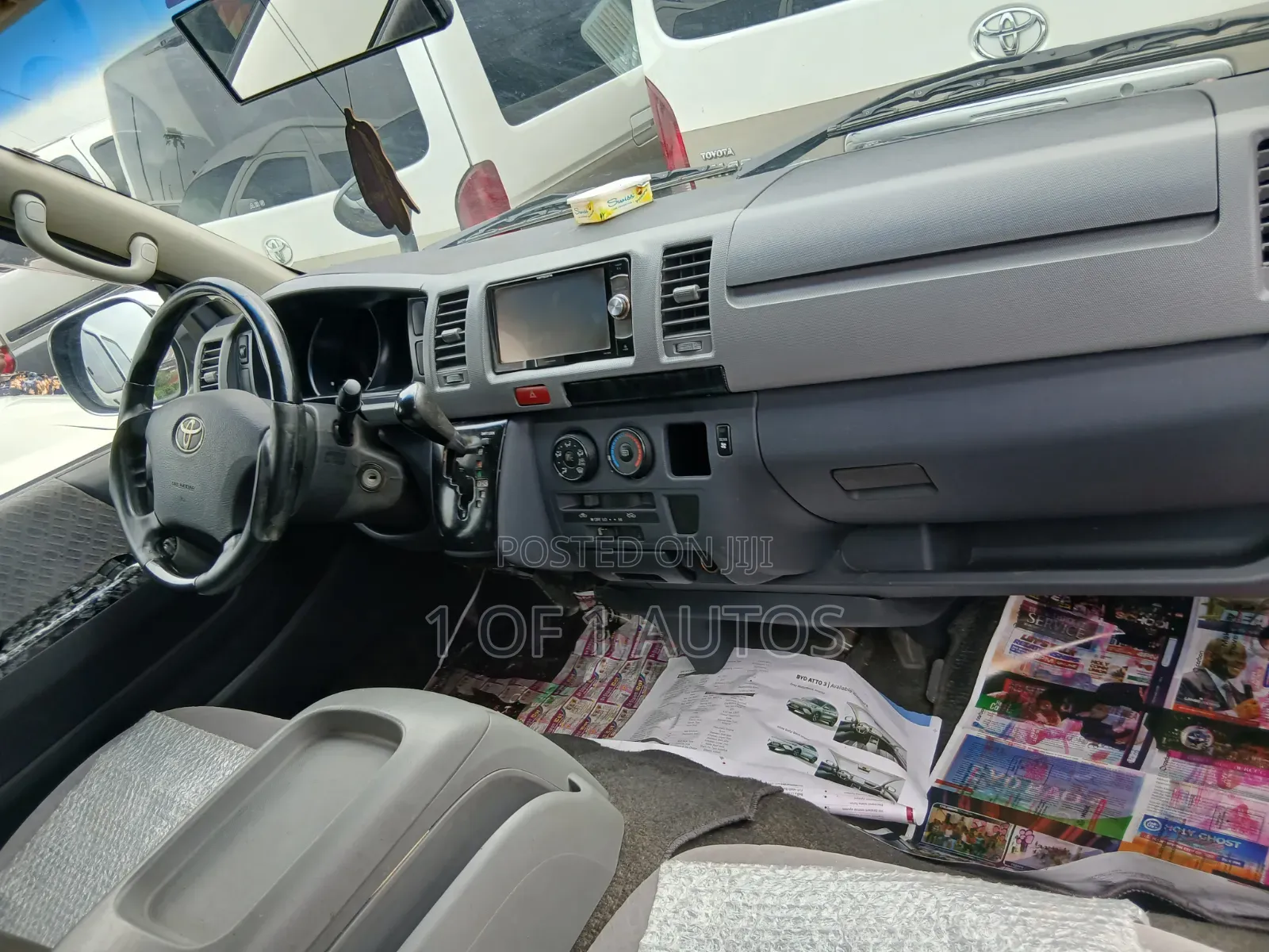 Toyota HiAce 2015 Silver
